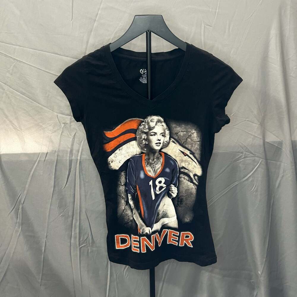 Ejel Women's Denver Broncos Marilyn Monroe Graphic V-Neck T-Shirt